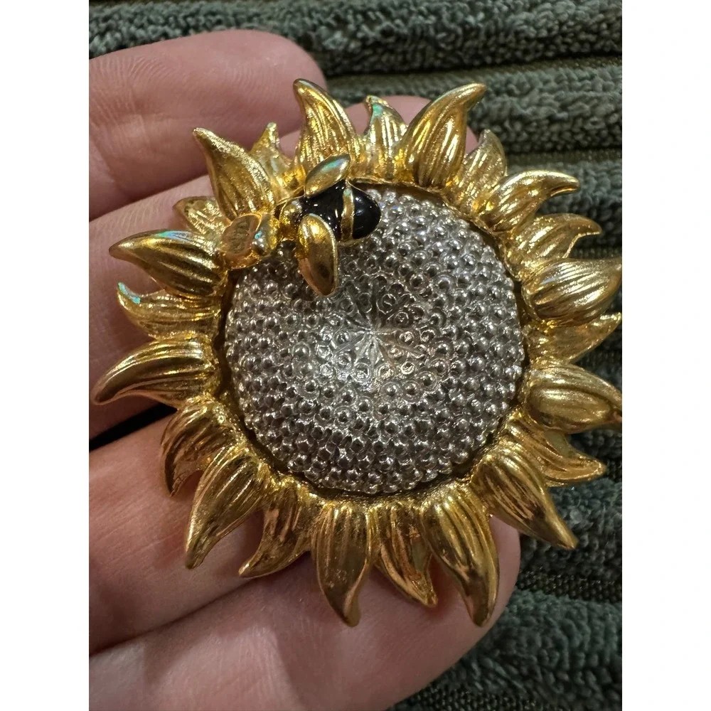 Liz Claibourne Gold Sunflower‎ Brooch Pin with Bee Rhinestone Center